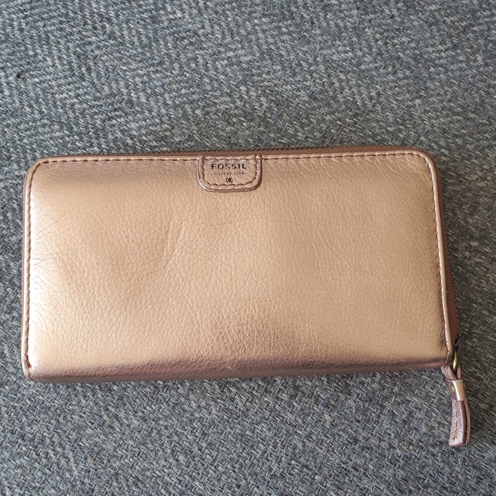 Fossil zip around wallet